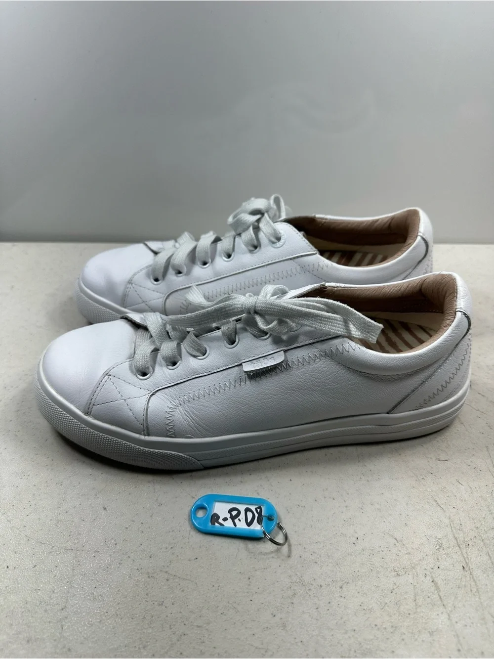 Taos Plim Soul Lux Shoes Womens Size 9.5 White Leather Lace Up Sneakers